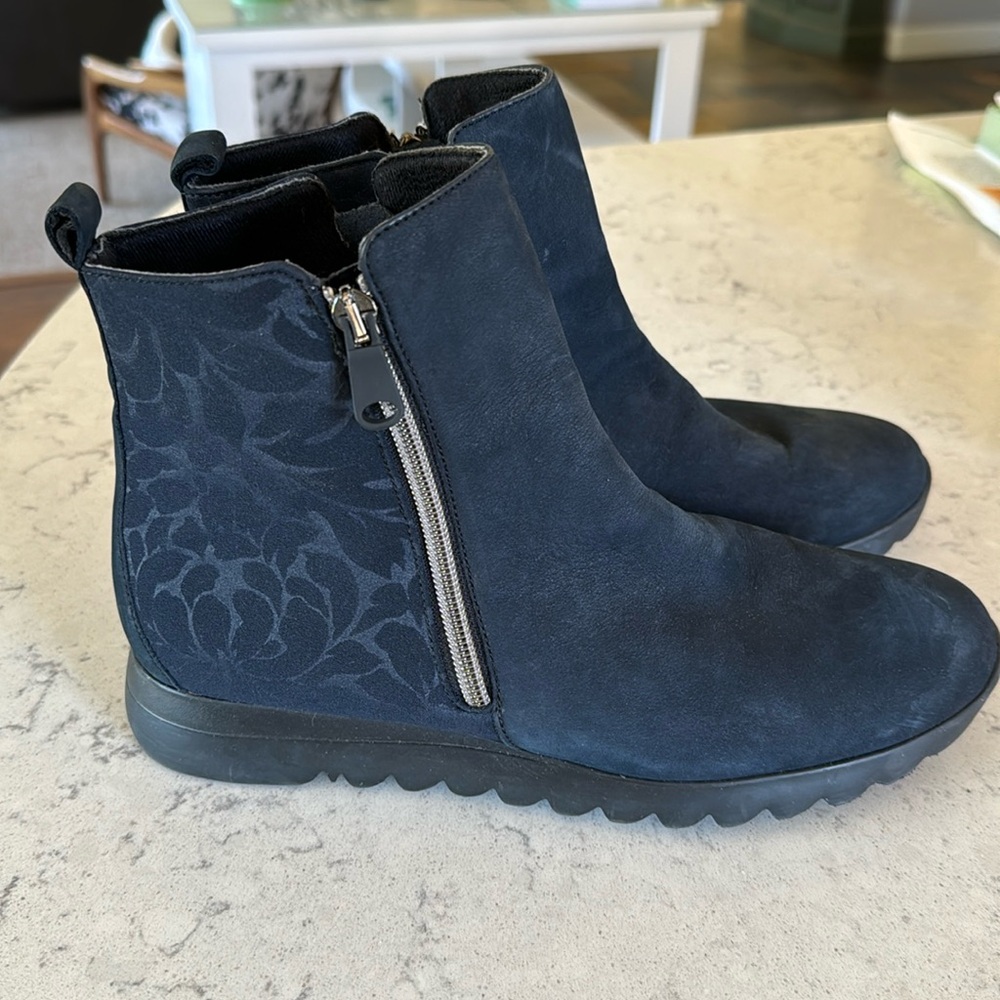 Munro ankle boots
